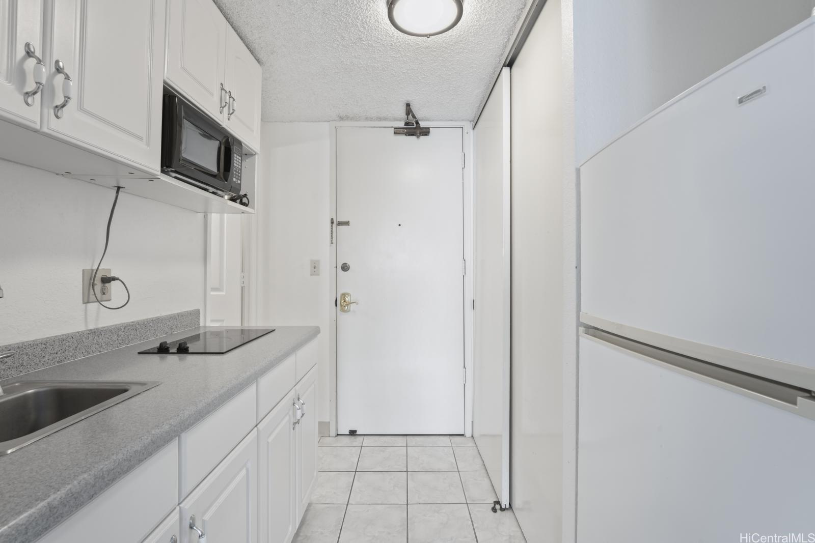 445 Seaside Ave Honolulu - Rental - photo 5 of 18