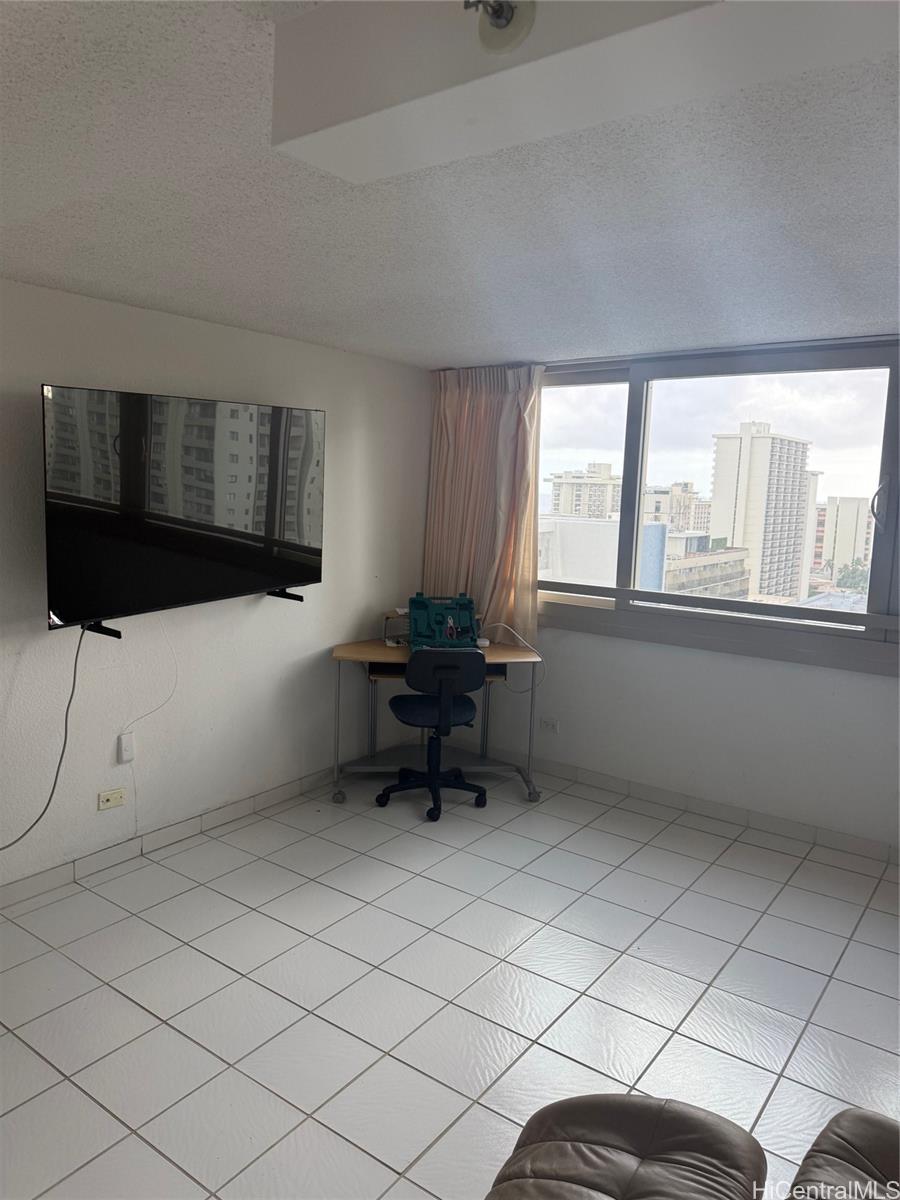 445 Seaside Ave Honolulu - Rental - photo 13 of 18