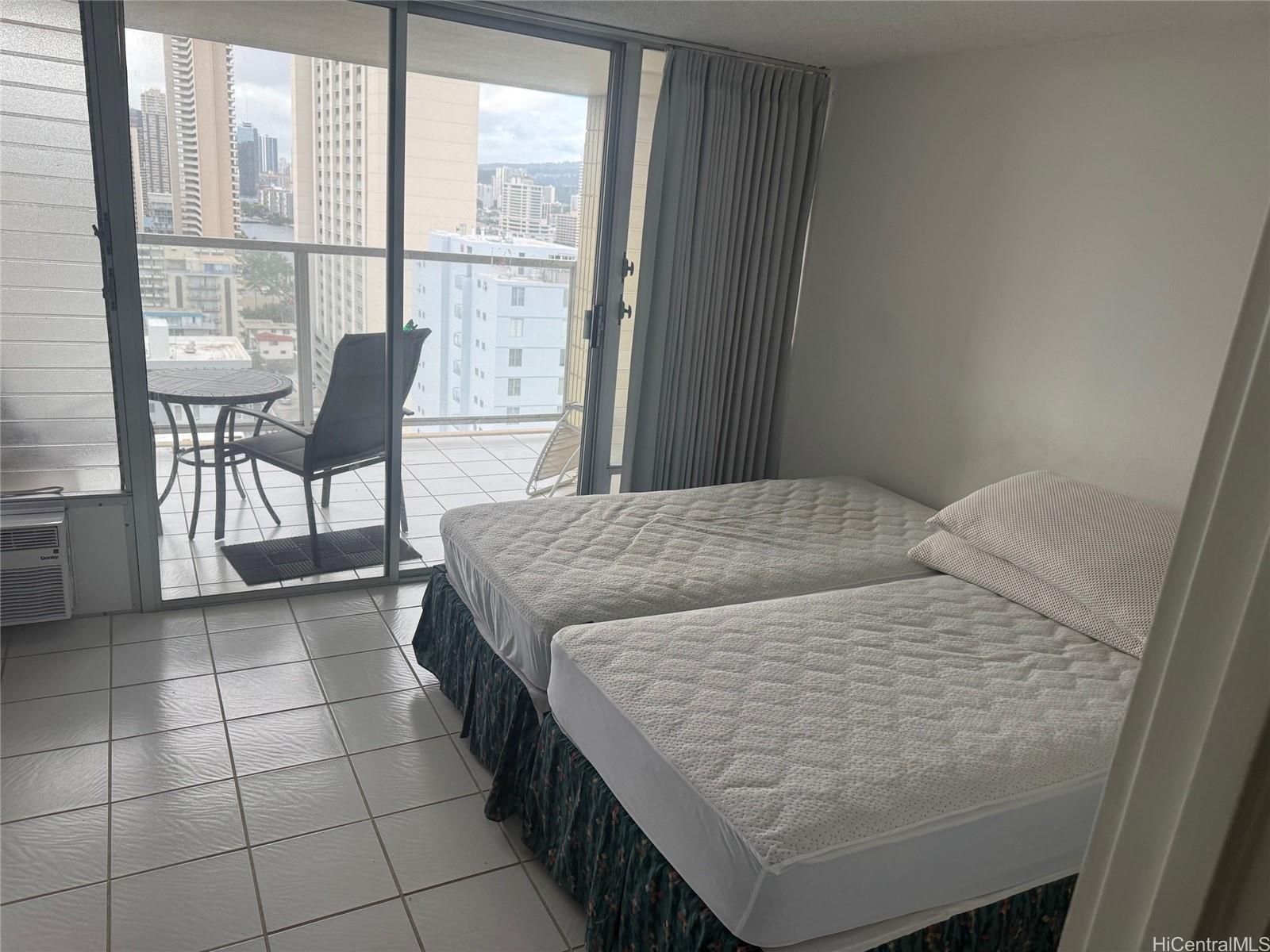 445 Seaside Ave Honolulu - Rental - photo 6 of 18