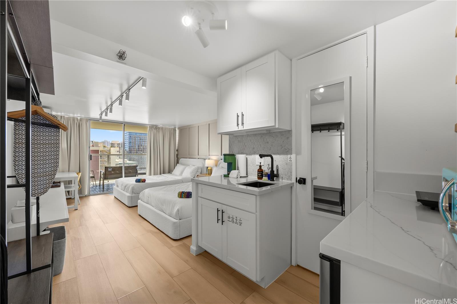 Island Colony condo # 2415, Honolulu, Hawaii - photo 8 of 24