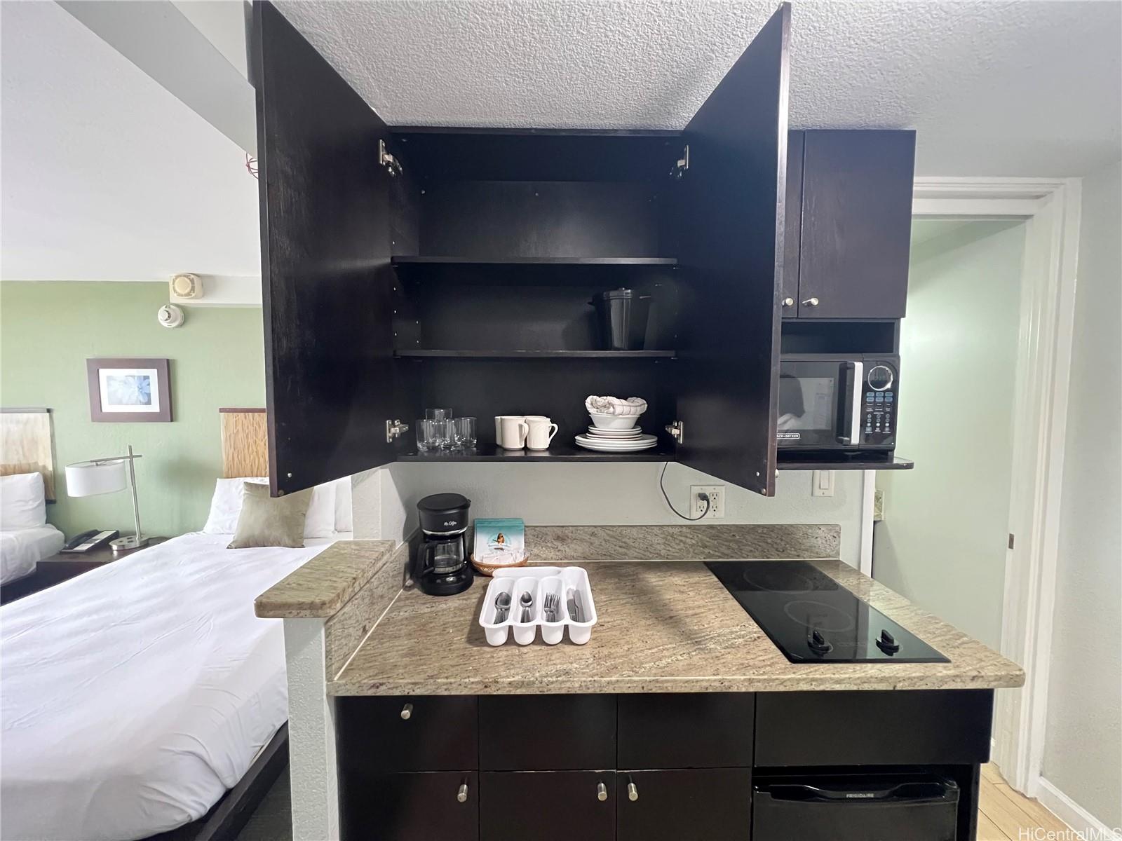 Island Colony condo # 2519, Honolulu, Hawaii - photo 7 of 18