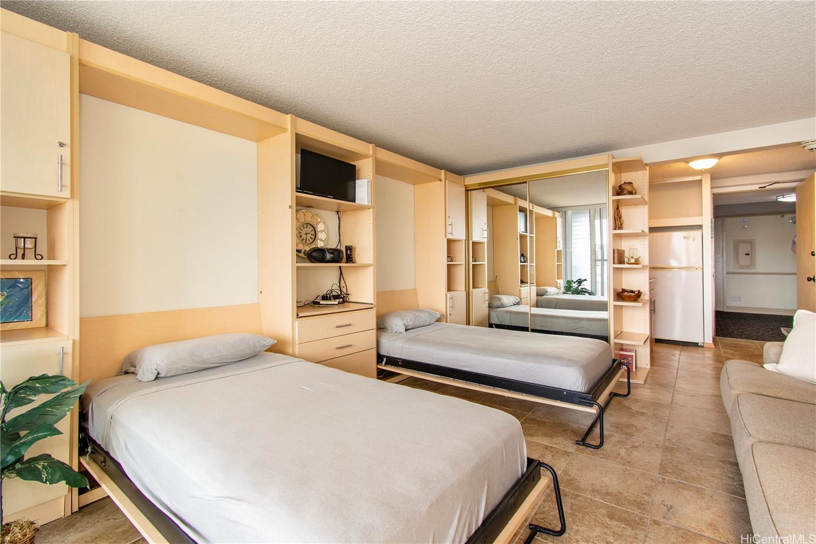 445 Seaside Ave Honolulu - Rental - photo 2 of 17