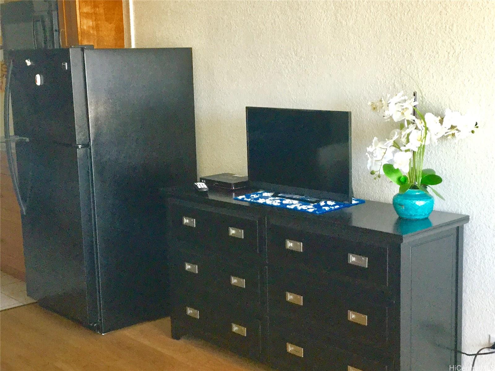 445 Seaside Ave Honolulu - Rental - photo 4 of 25