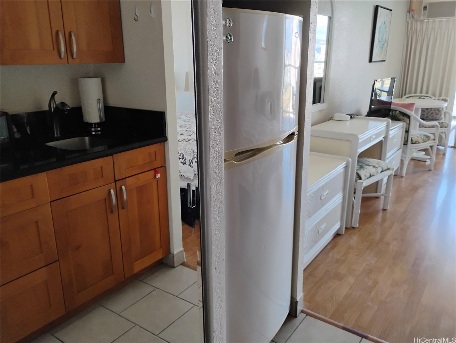 445 Seaside Ave Honolulu - Rental - photo 9 of 13