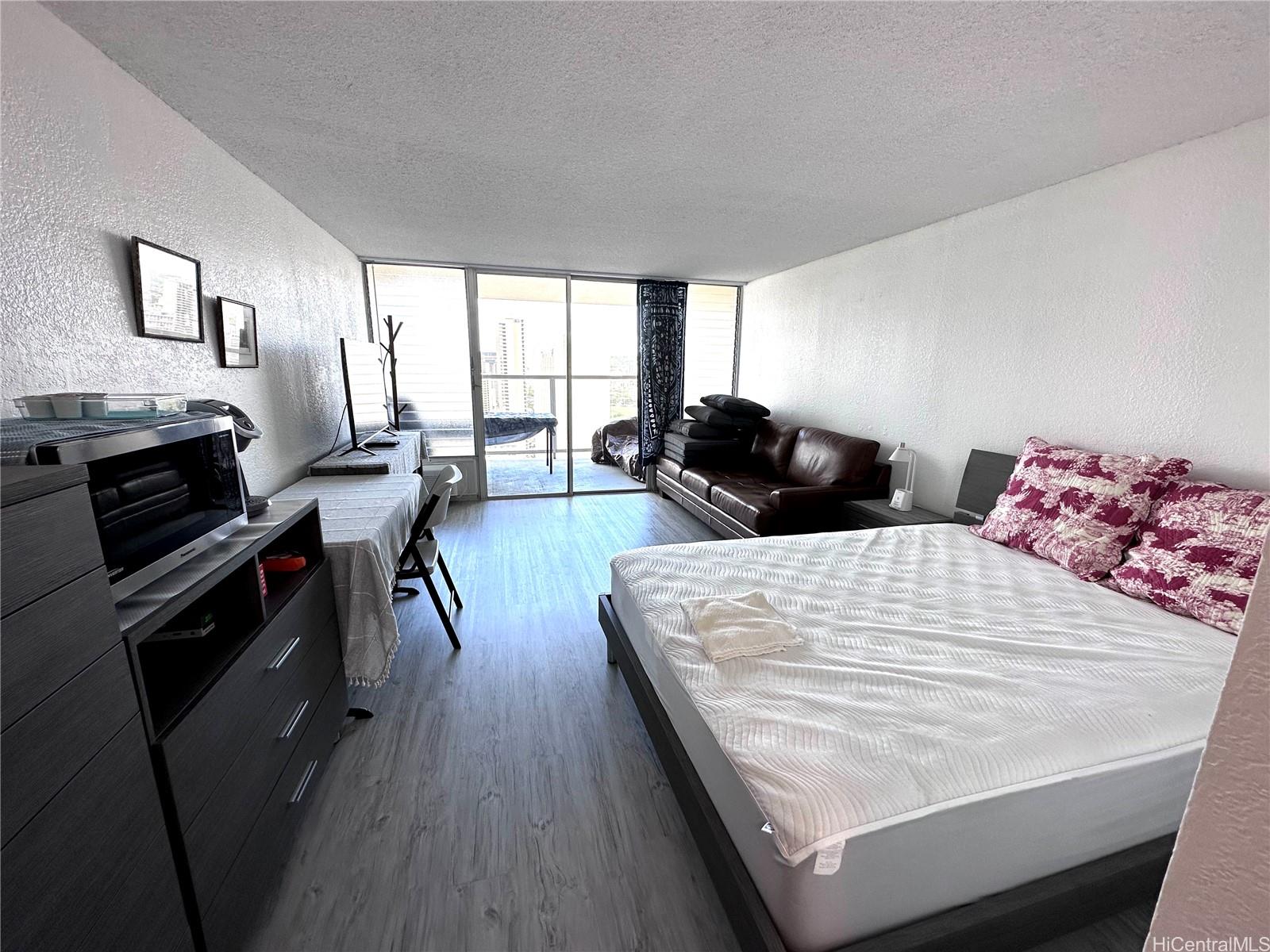 445 Seaside Ave Honolulu - Rental - photo 2 of 15