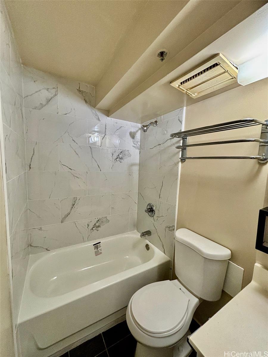 Island Colony condo # 3916, Honolulu, Hawaii - photo 11 of 21