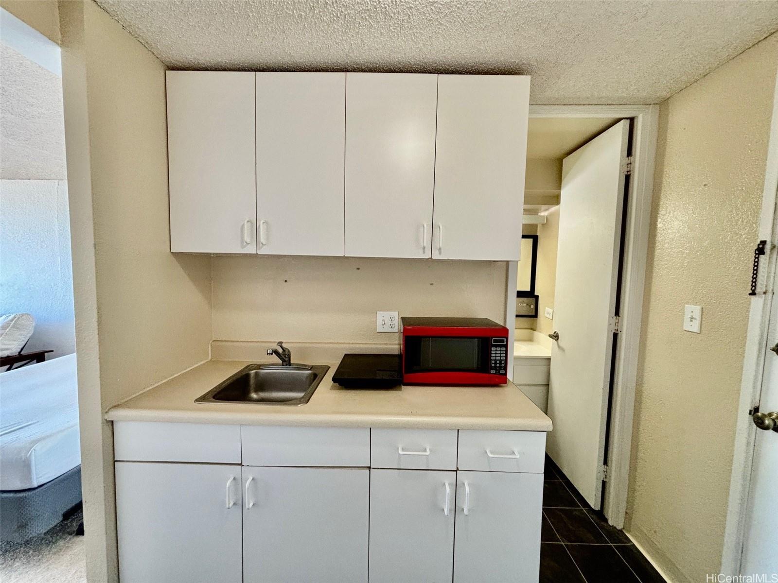 Island Colony condo # 3916, Honolulu, Hawaii - photo 5 of 21