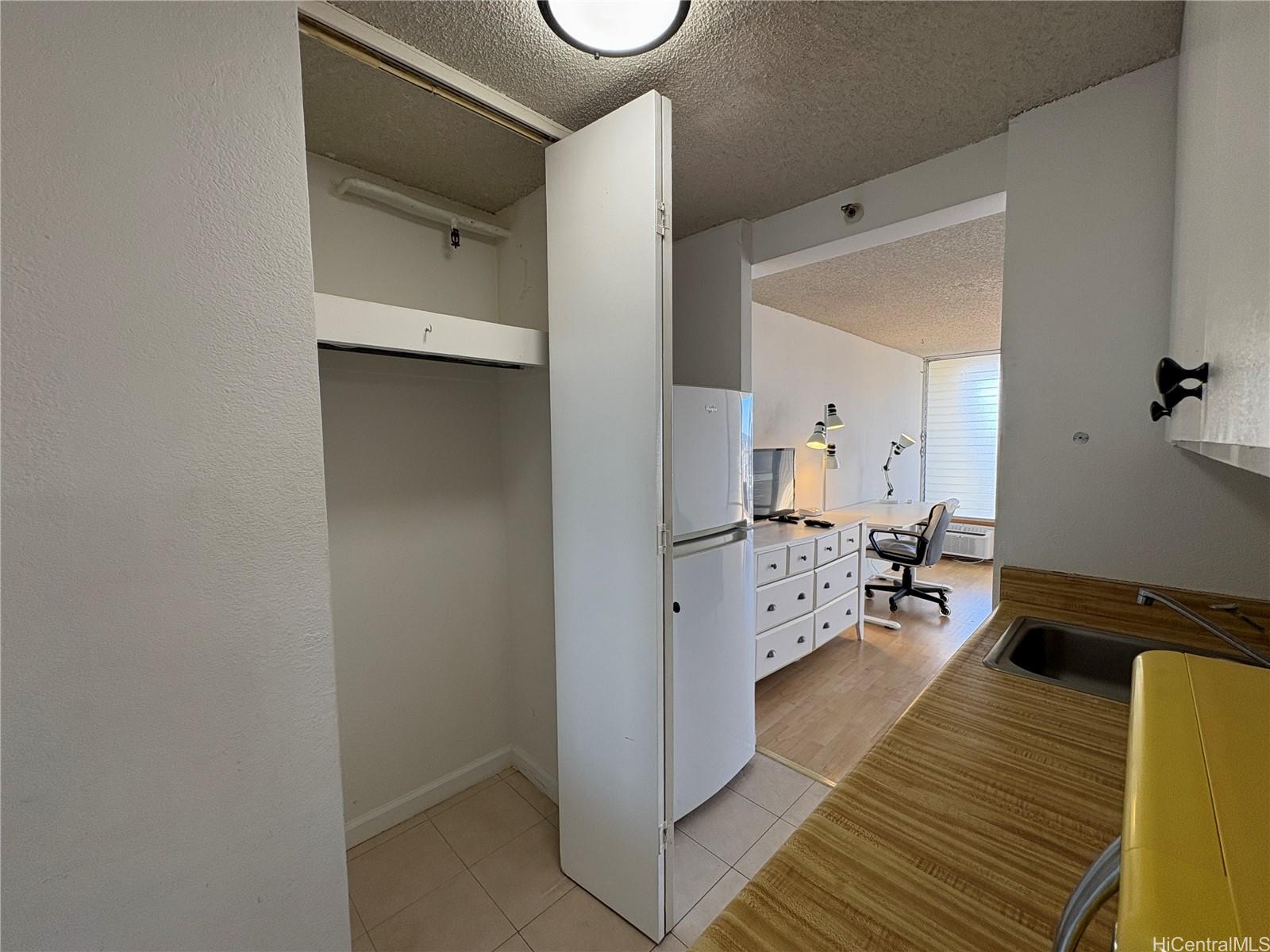 Island Colony condo # 4104, Honolulu, Hawaii - photo 6 of 11