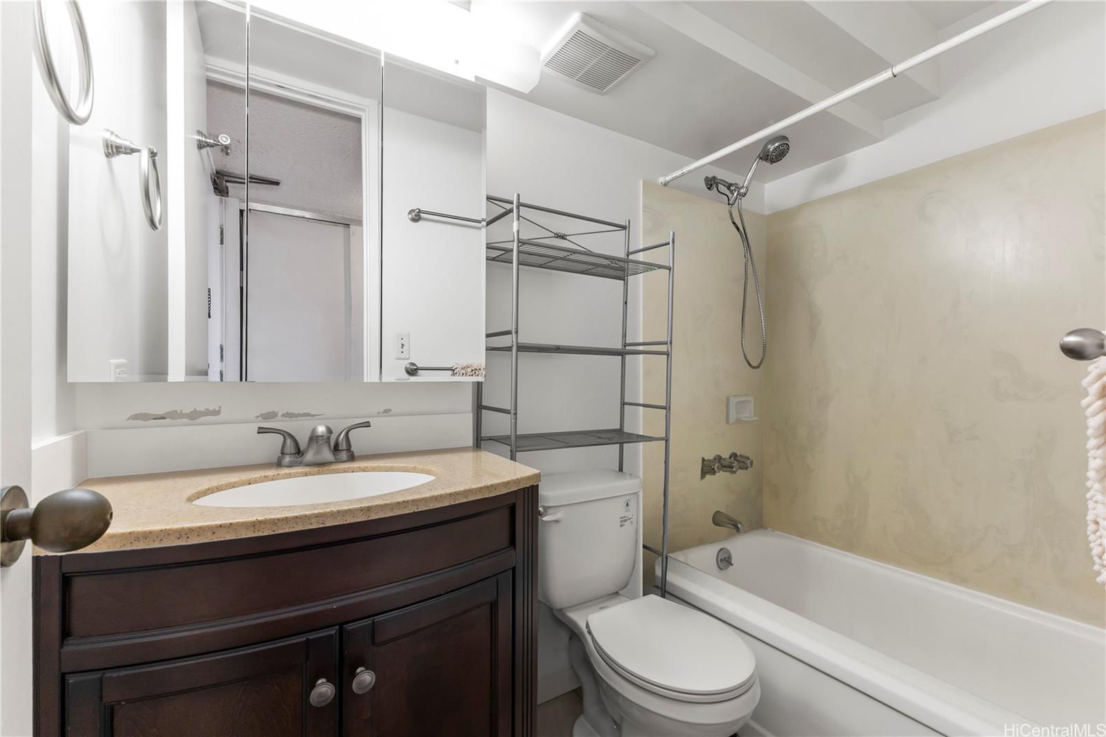 Island Colony condo # 4110, Honolulu, Hawaii - photo 7 of 15