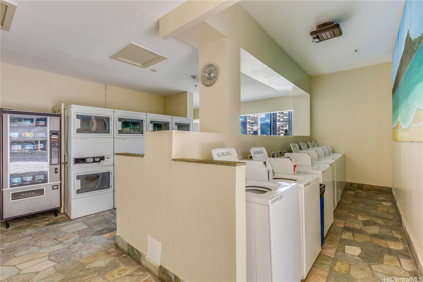 445 Seaside Ave Honolulu - Rental - photo 19 of 20