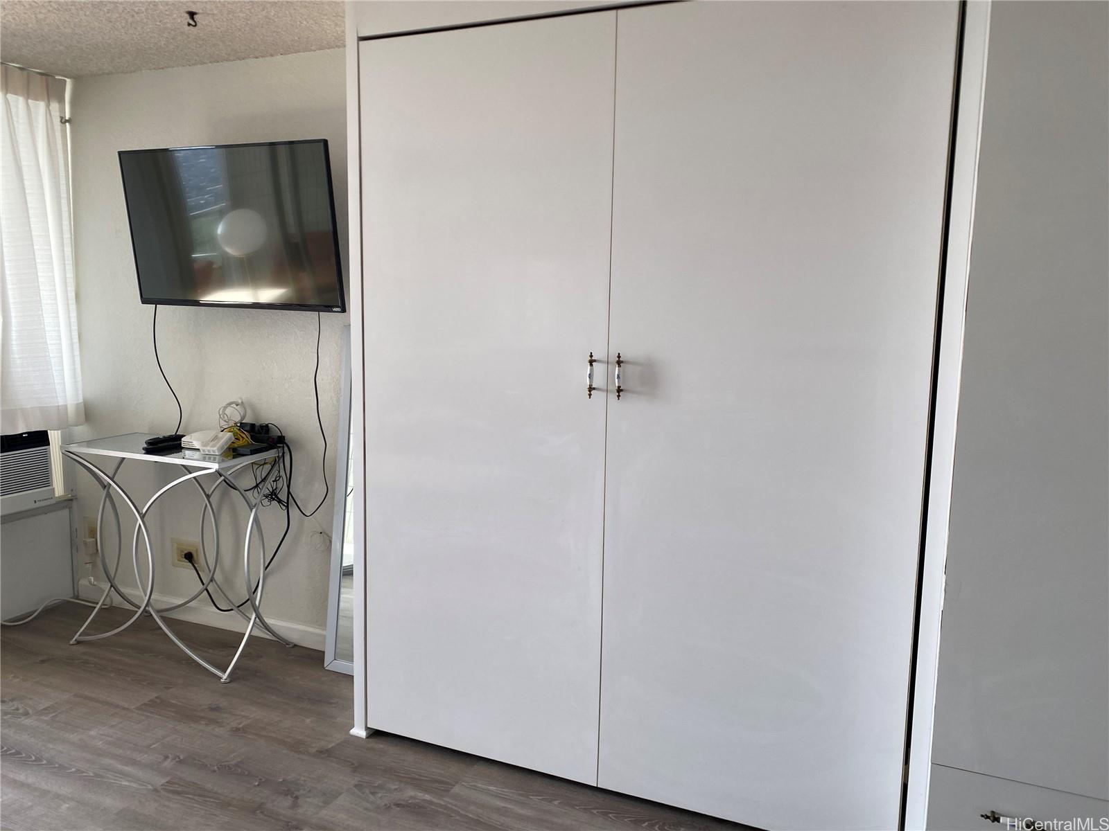 445 Seaside Ave Honolulu - Rental - photo 5 of 20