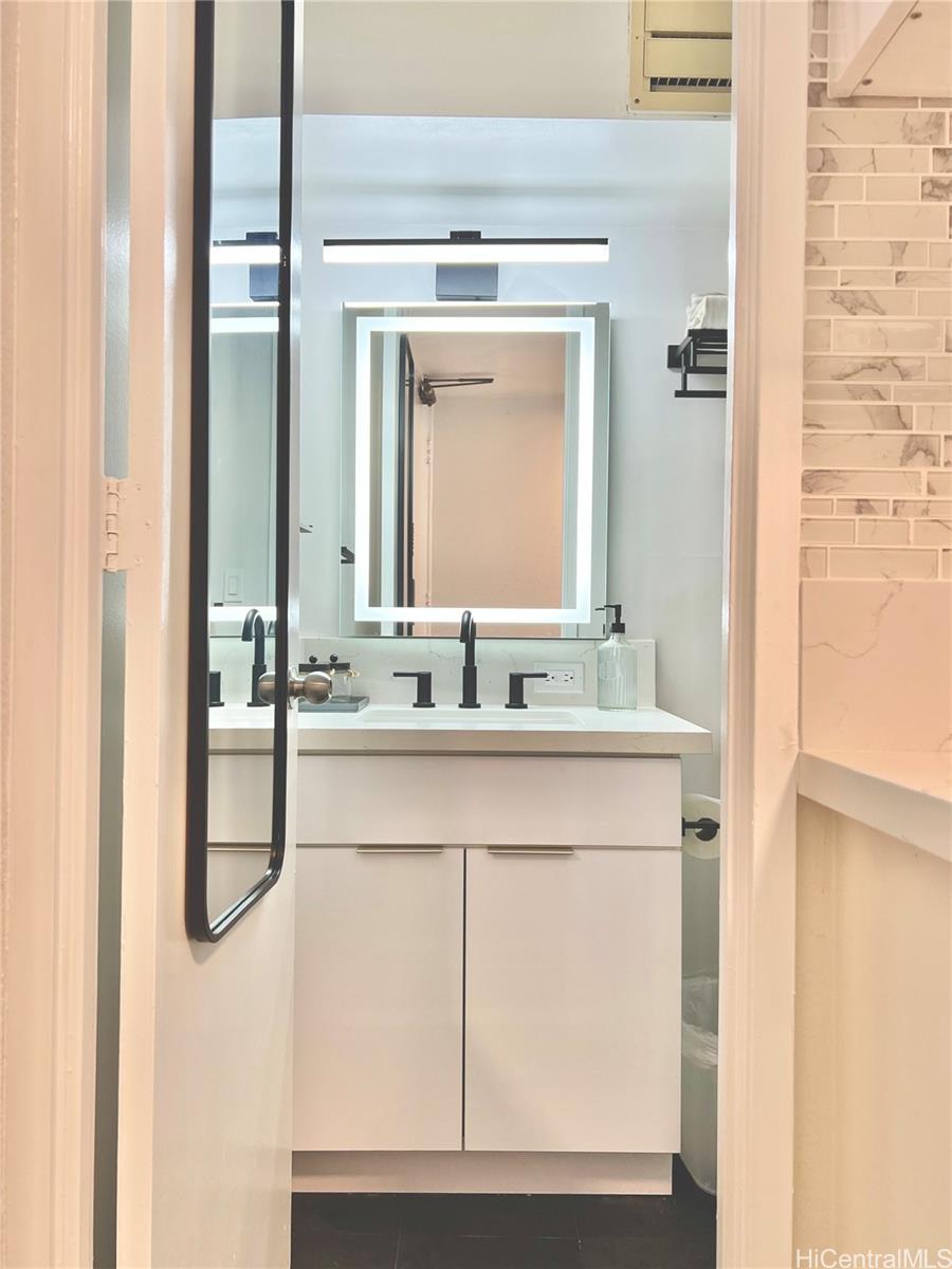 Island Colony condo # 703, Honolulu, Hawaii - photo 8 of 10