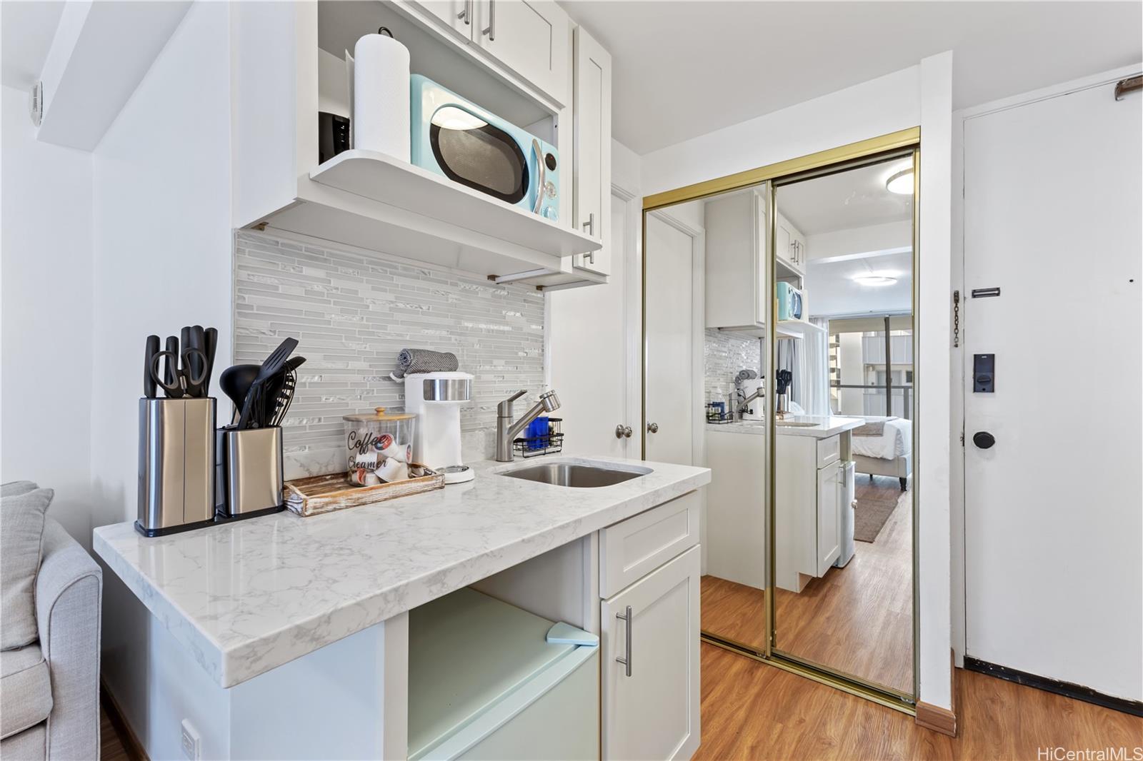 Island Colony condo # 705, Honolulu, Hawaii - photo 9 of 13