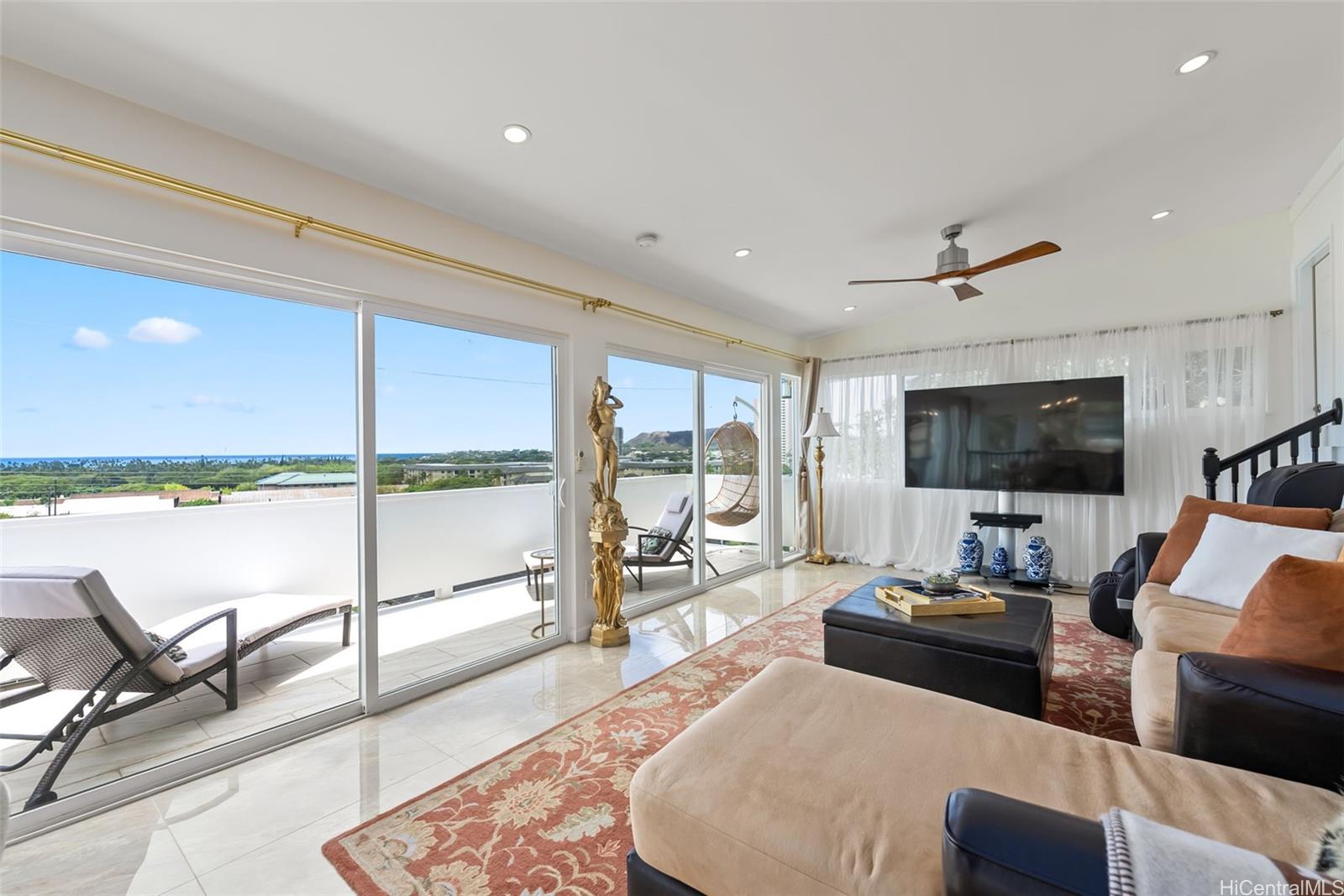 4470  Wahinekoa Pl Waialae Nui Rdge, Diamond Head home - photo 3 of 25