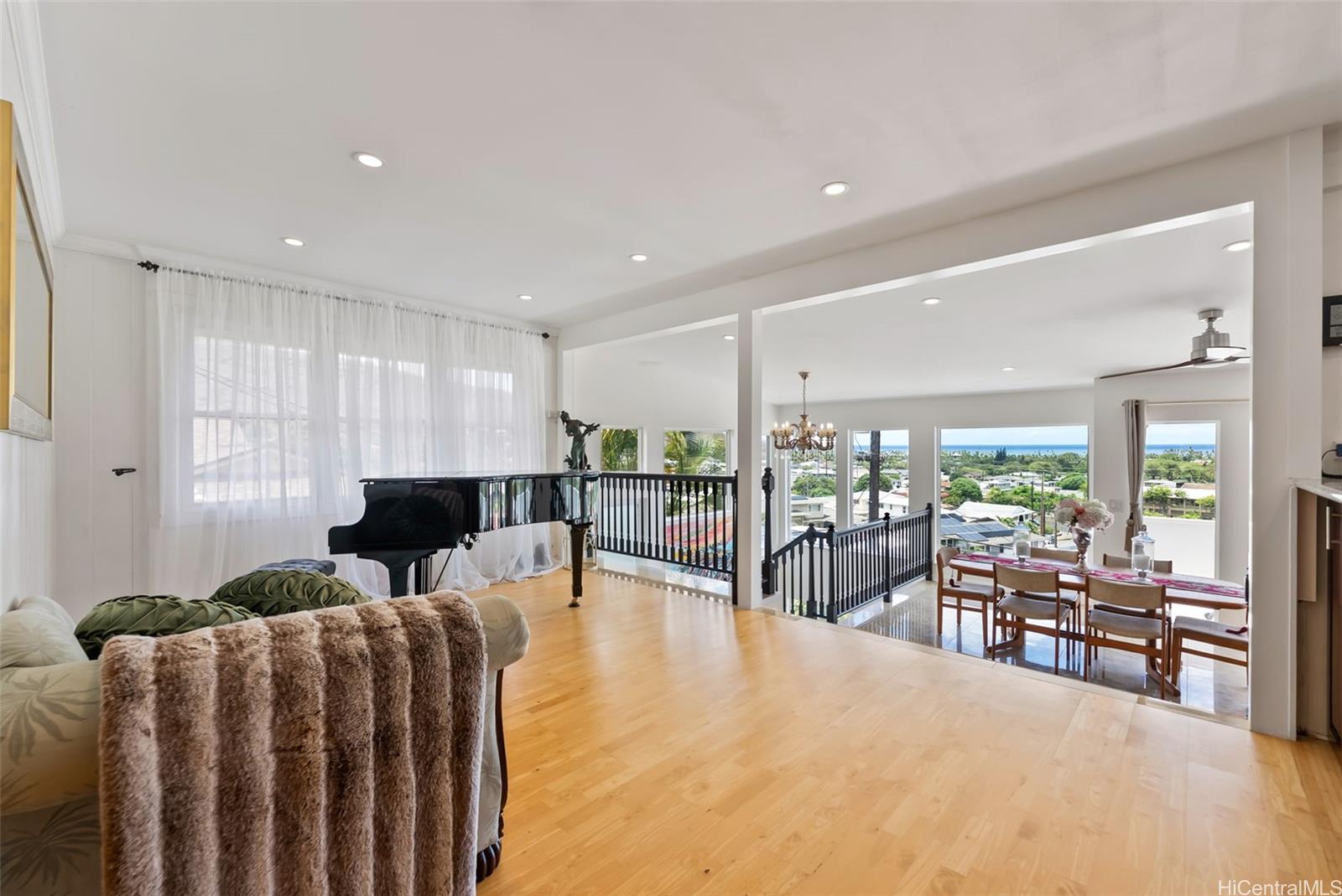 4470  Wahinekoa Pl Waialae Nui Rdge, Diamond Head home - photo 8 of 25