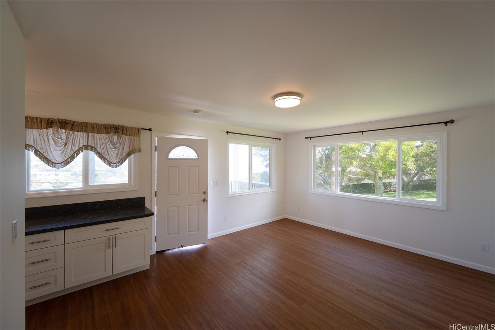 4494 Sierra Dr Honolulu - Rental - photo 5 of 11