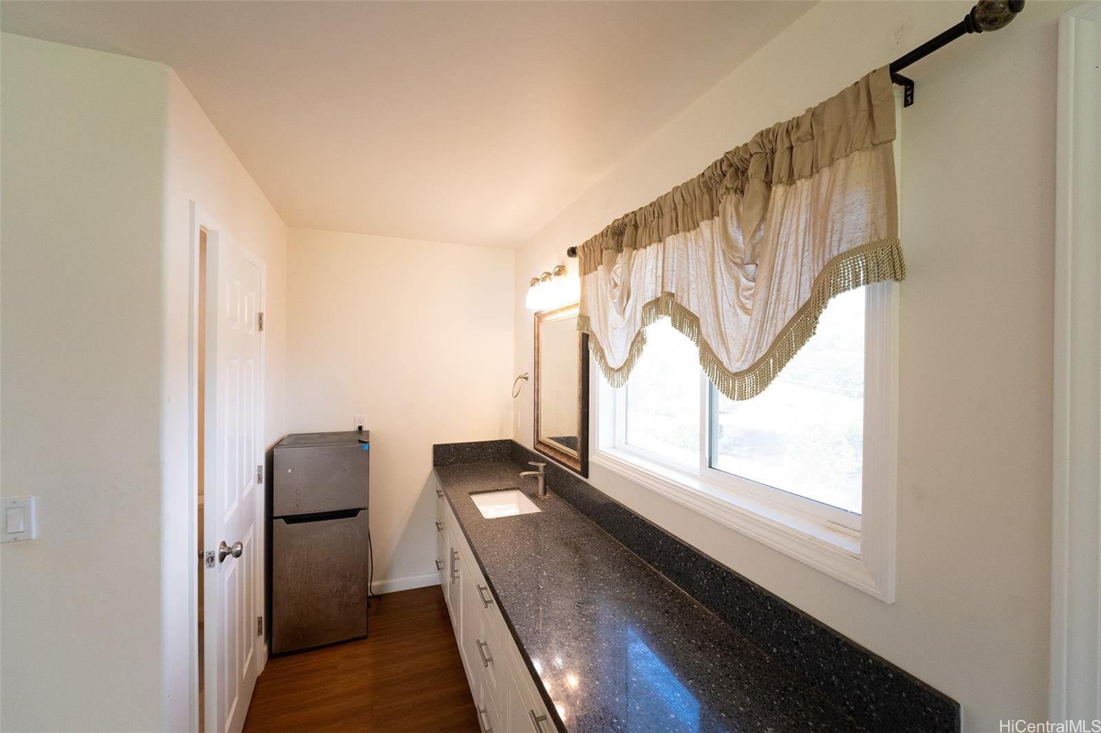 4494 Sierra Dr Honolulu - Rental - photo 6 of 11