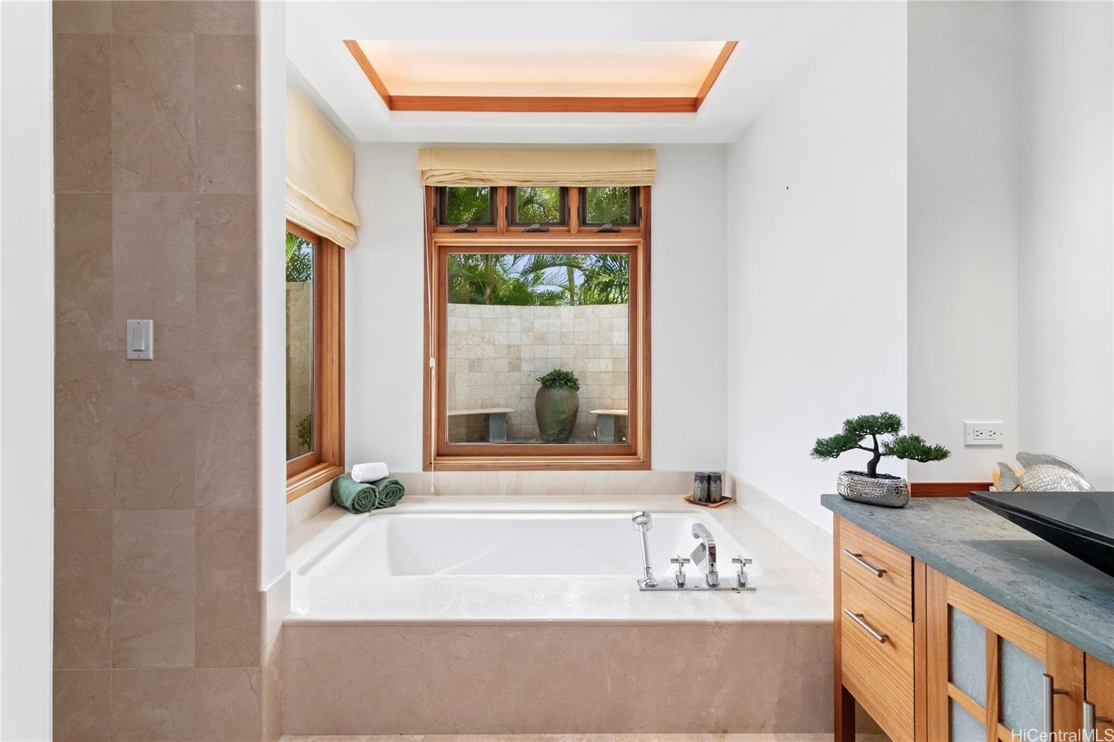 4498  Pahoa Ave Kahala Area, Diamond Head home - photo 13 of 23