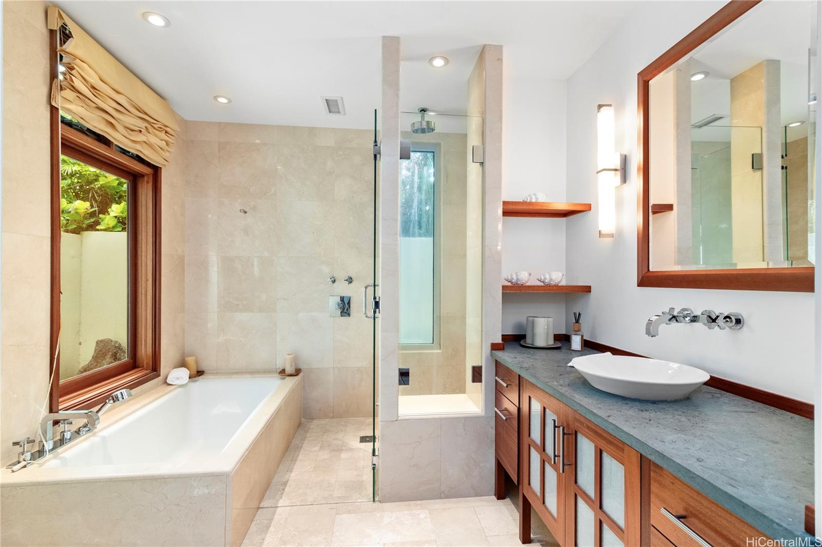 4498  Pahoa Ave Kahala Area, Diamond Head home - photo 15 of 23