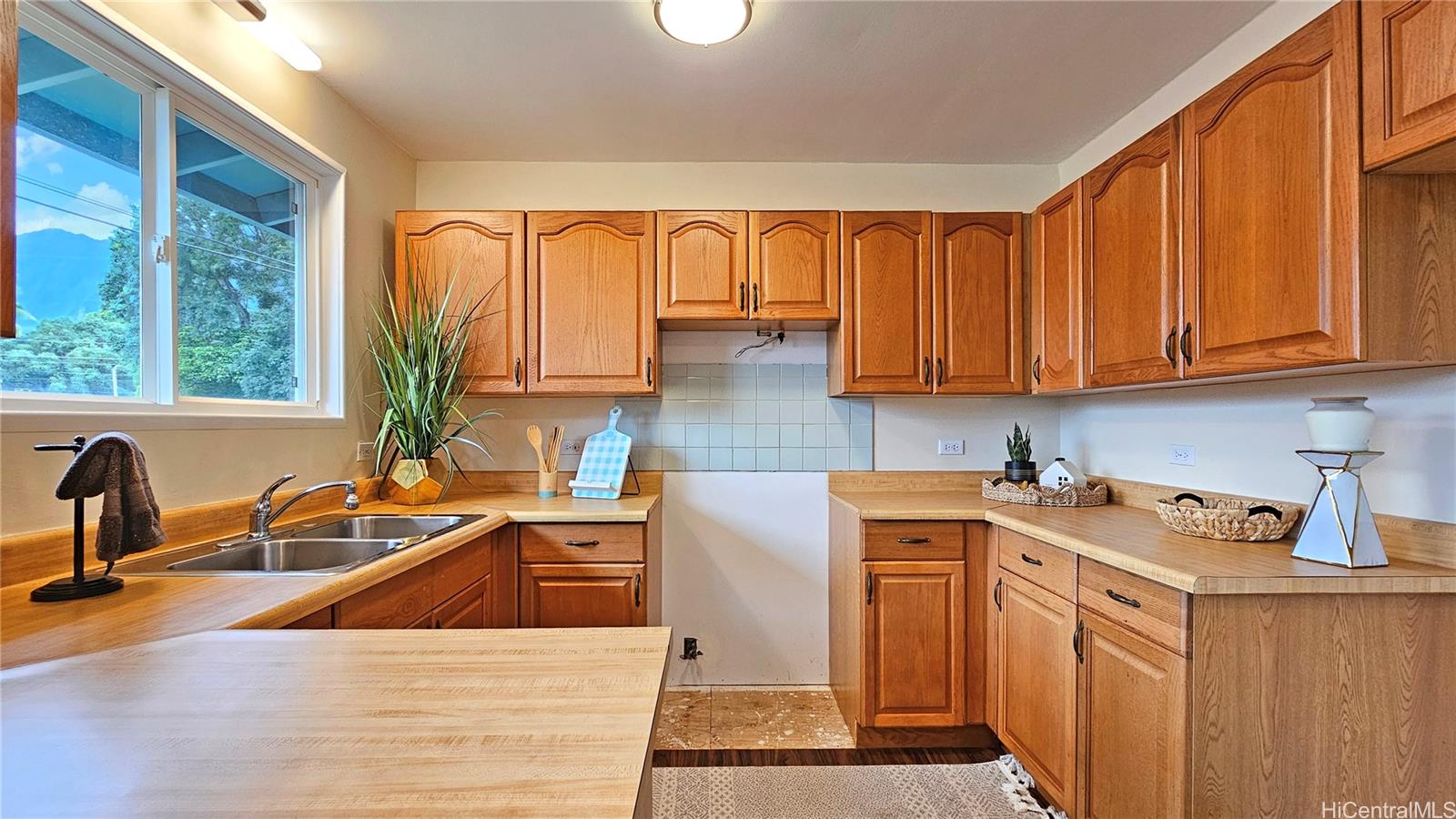 45-1016/45-1016A  Anoi Road Halekauwila, Kaneohe home - photo 3 of 11