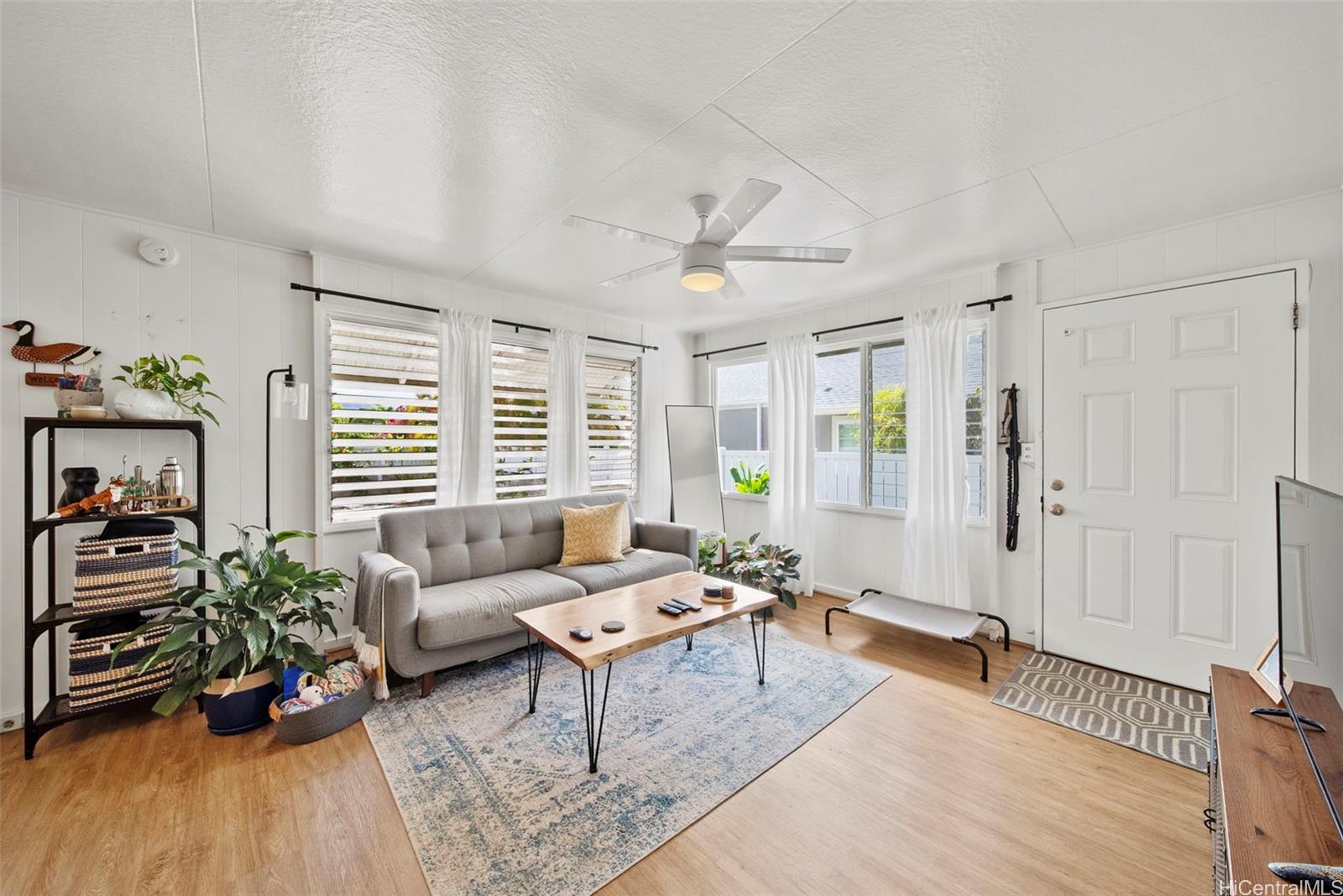 453  Ulupaina Street Coconut Grove, Kailua home - photo 2 of 21