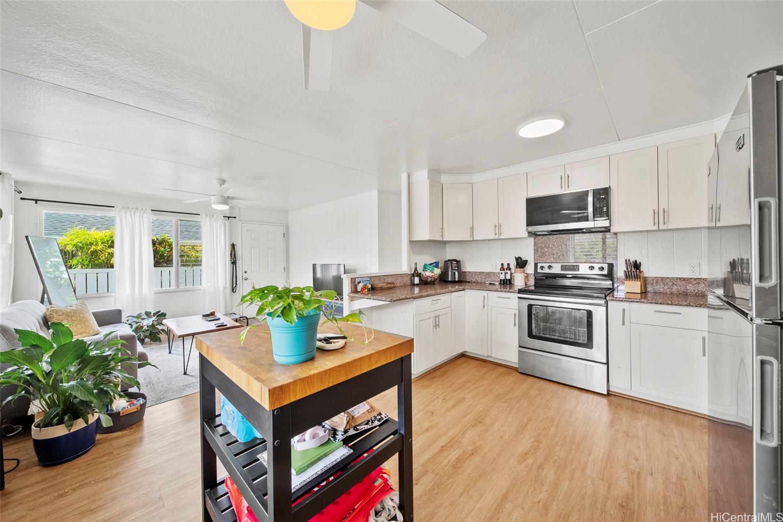 453  Ulupaina Street Coconut Grove, Kailua home - photo 7 of 21