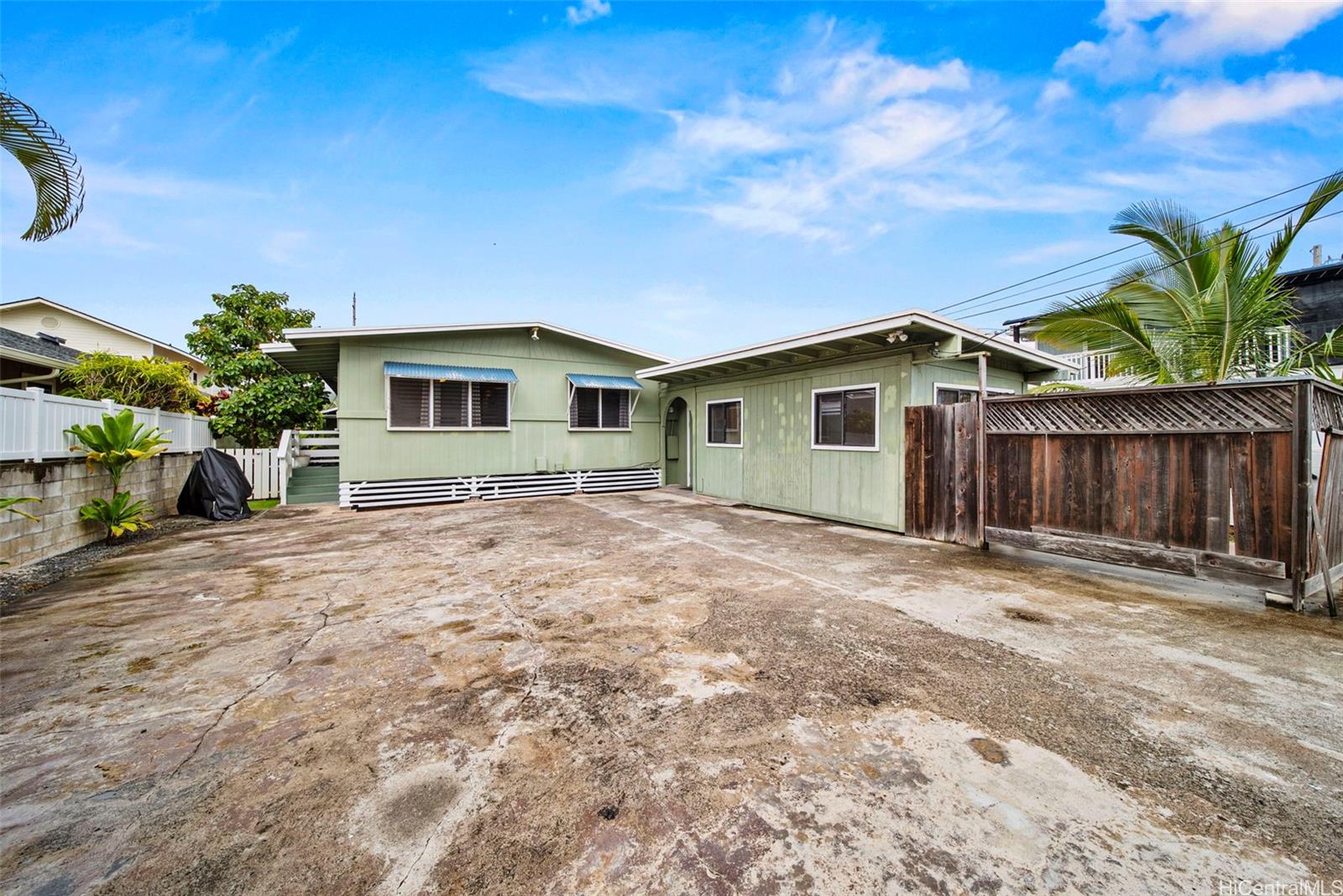 453  Ulupaina Street Coconut Grove, Kailua home - photo 4 of 21