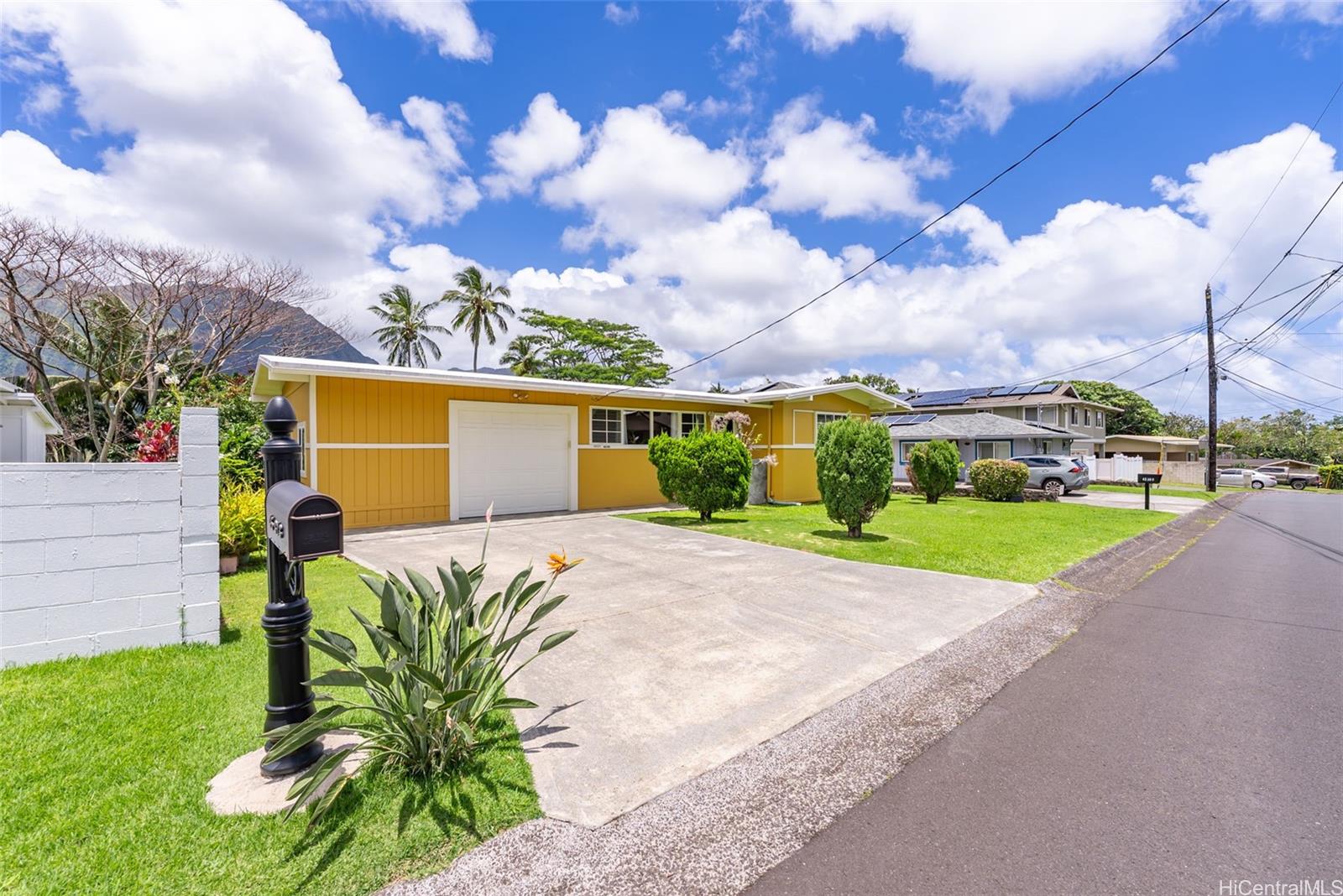 45-313  Nakuluai Street Pikoiloa, Kaneohe home - photo 2 of 23
