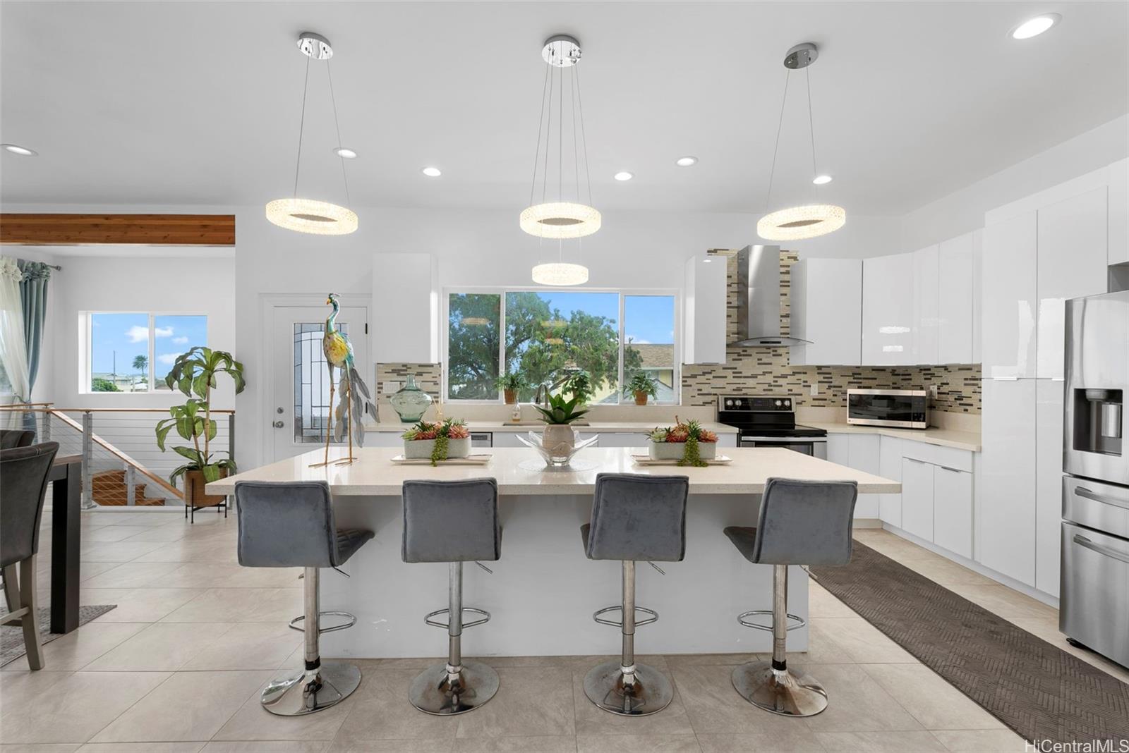 45-333  Mahalani Street Mahalani, Kaneohe home - photo 5 of 25