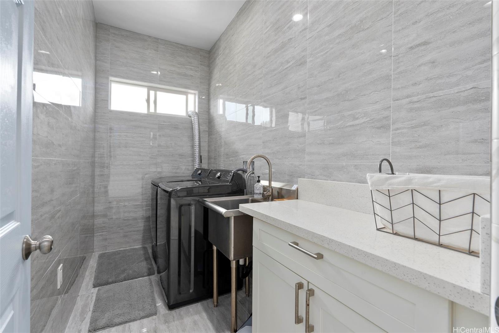 45-333  Mahalani Street Mahalani, Kaneohe home - photo 8 of 25