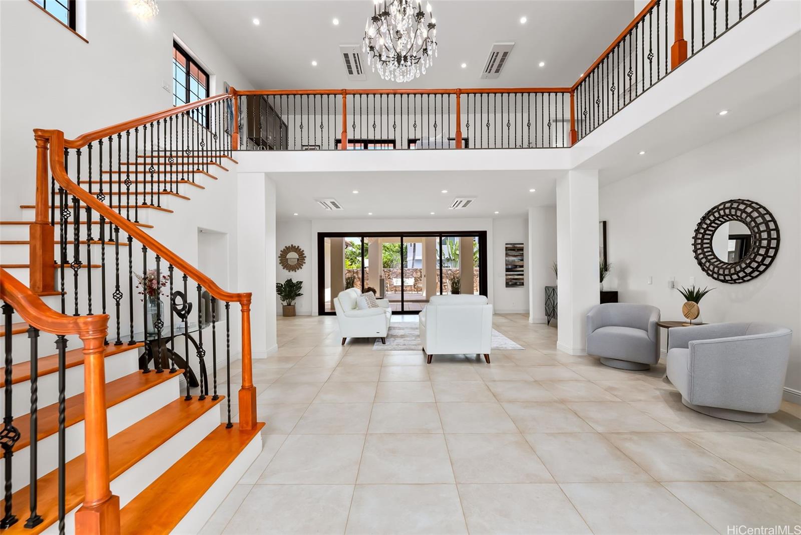 4536  Kolohala Street Kahala Area, Diamond Head home - photo 2 of 25