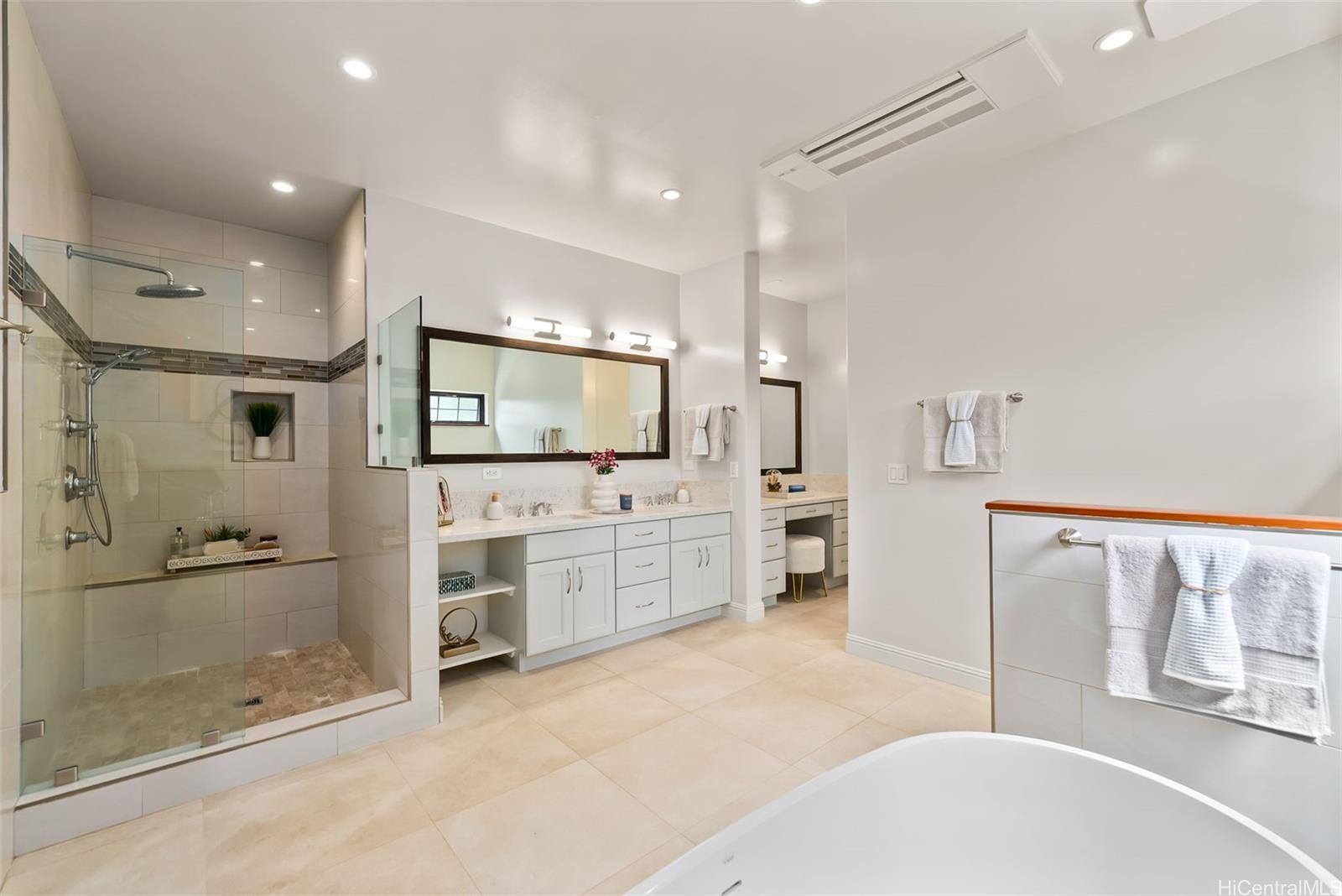 4536  Kolohala Street Kahala Area, Diamond Head home - photo 10 of 25