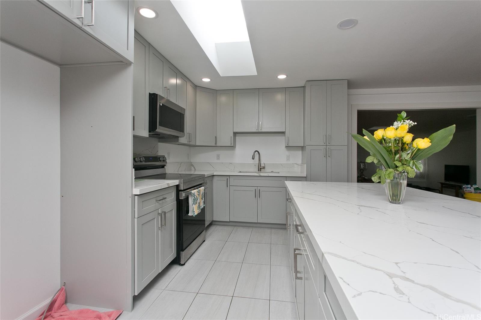 45-423  Lupo St Pikoiloa, Kaneohe home - photo 3 of 16