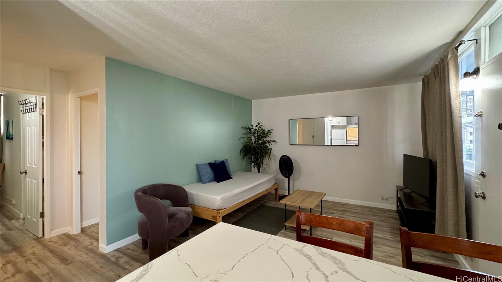 455 Lewers Street Honolulu - Rental - photo 4 of 16