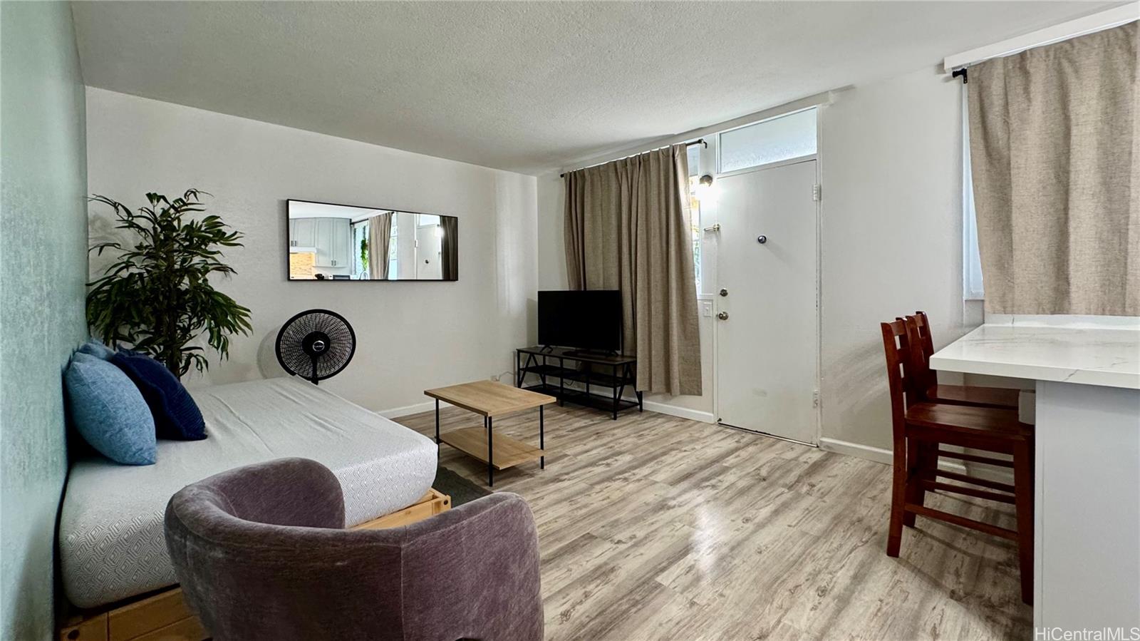 455 Lewers Street Honolulu - Rental - photo 5 of 16