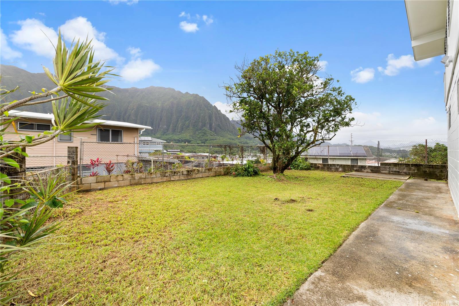 45-561  Mahinui Road Mahinui, Kaneohe home - photo 2 of 25