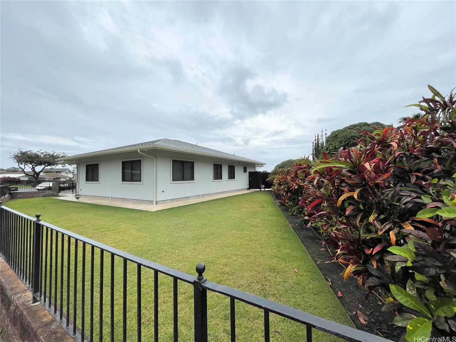 457  Halemaumau Street Niu Valley, Diamond Head home - photo 3 of 25