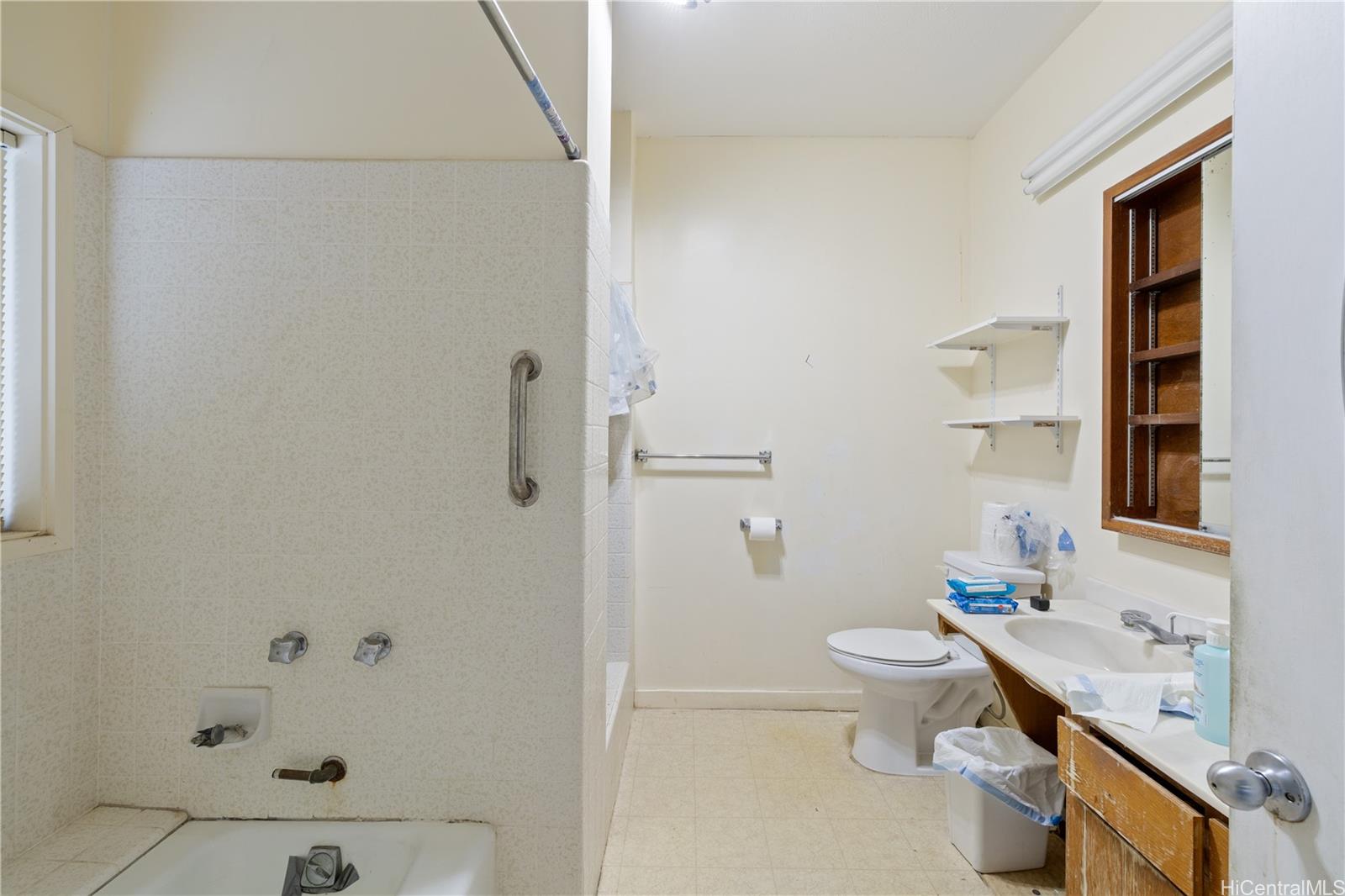 4570  Ahuli Place Kahala Area, Diamond Head home - photo 11 of 20