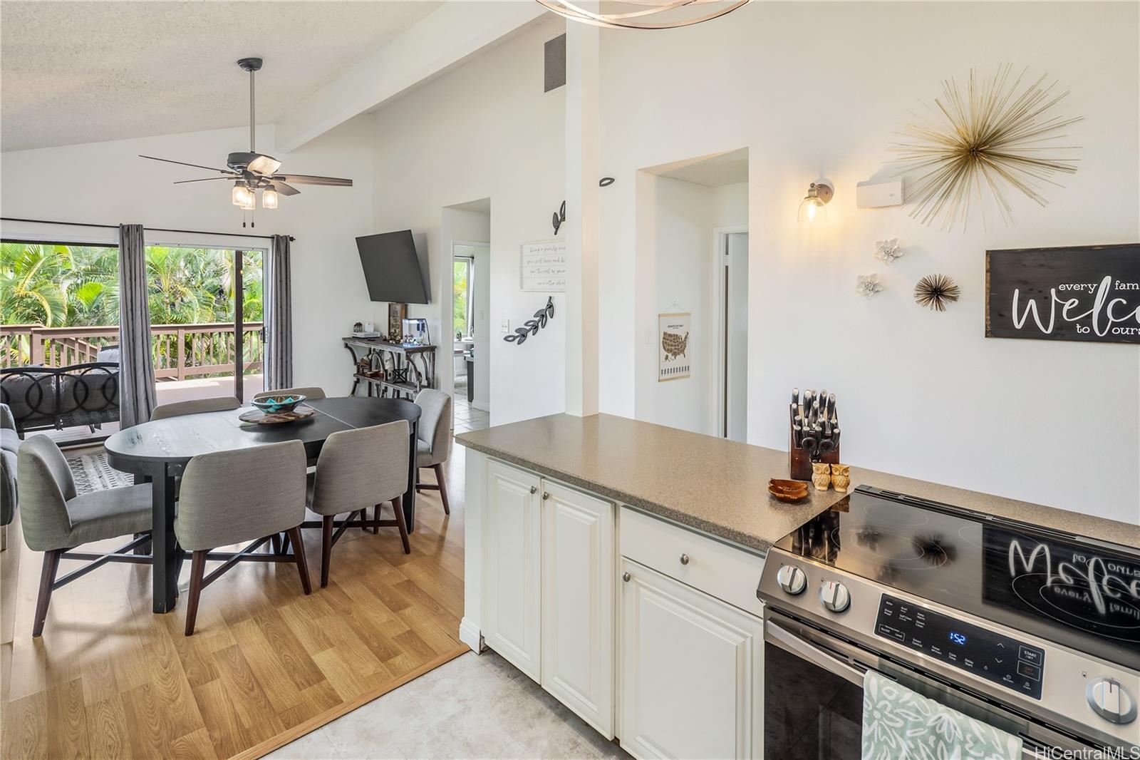 45-744  Pookela St Castle Hill, Kaneohe home - photo 7 of 24