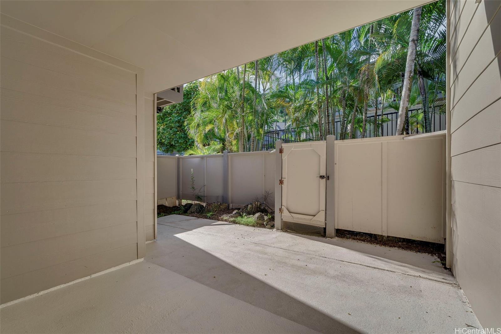 45-995 Wailele Road townhouse # 20, Kaneohe, Hawaii - photo 2 of 25