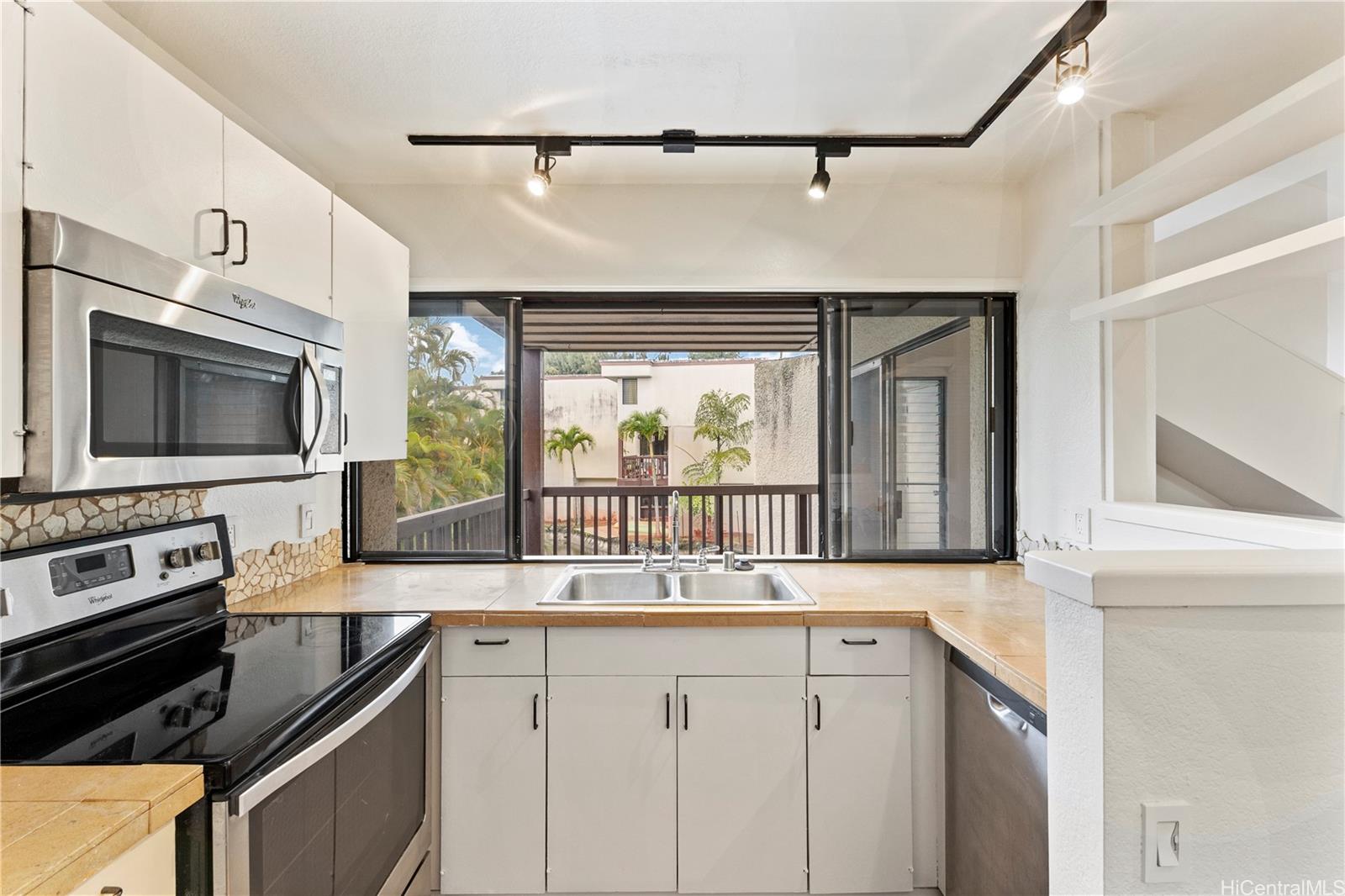 Puu Alii CA townhouse # 2724, Kaneohe, Hawaii - photo 6 of 25