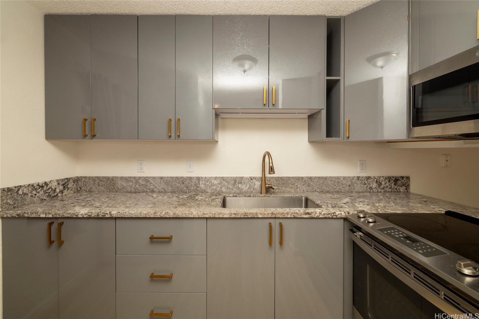 Nani Koolau condo # B205, Kaneohe, Hawaii - photo 3 of 18