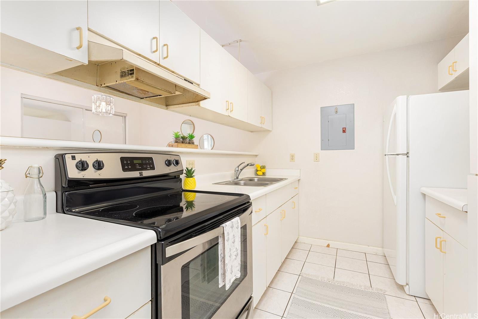 46-261 Kahuhipa St. #A203 Kahuhipa Street townhouse # #A203, Kaneohe, Hawaii - photo 8 of 17