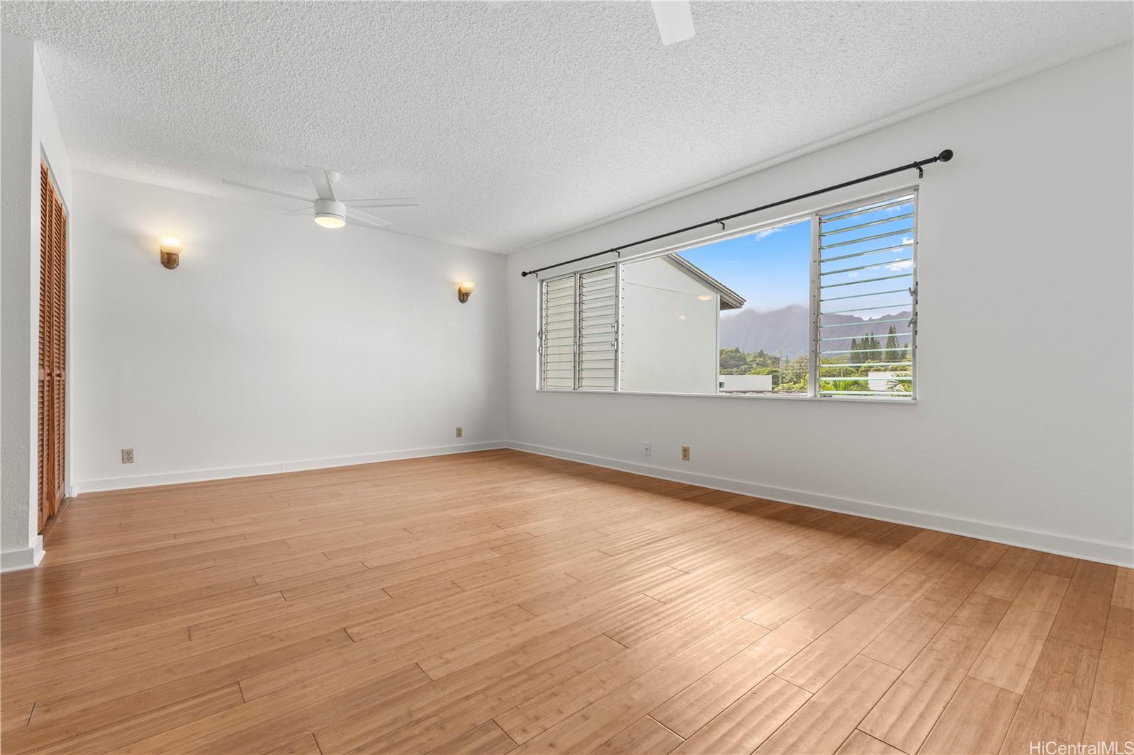 Windward Acres condo # D305, Kaneohe, Hawaii - photo 4 of 21