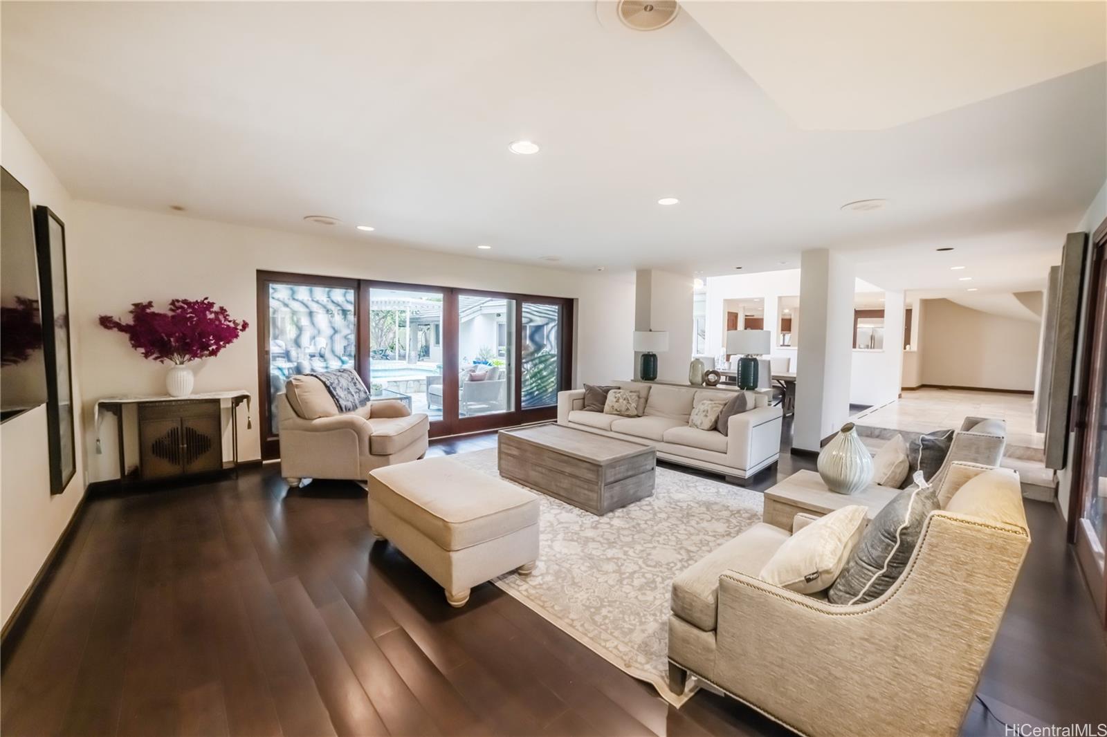 4640  Aukai Ave Kahala Area, Diamond Head home - photo 2 of 25