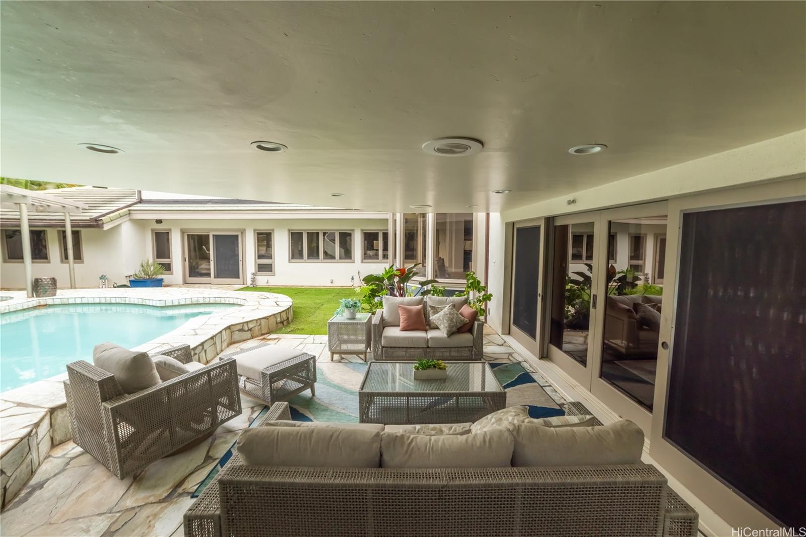 4640  Aukai Ave Kahala Area, Diamond Head home - photo 20 of 25