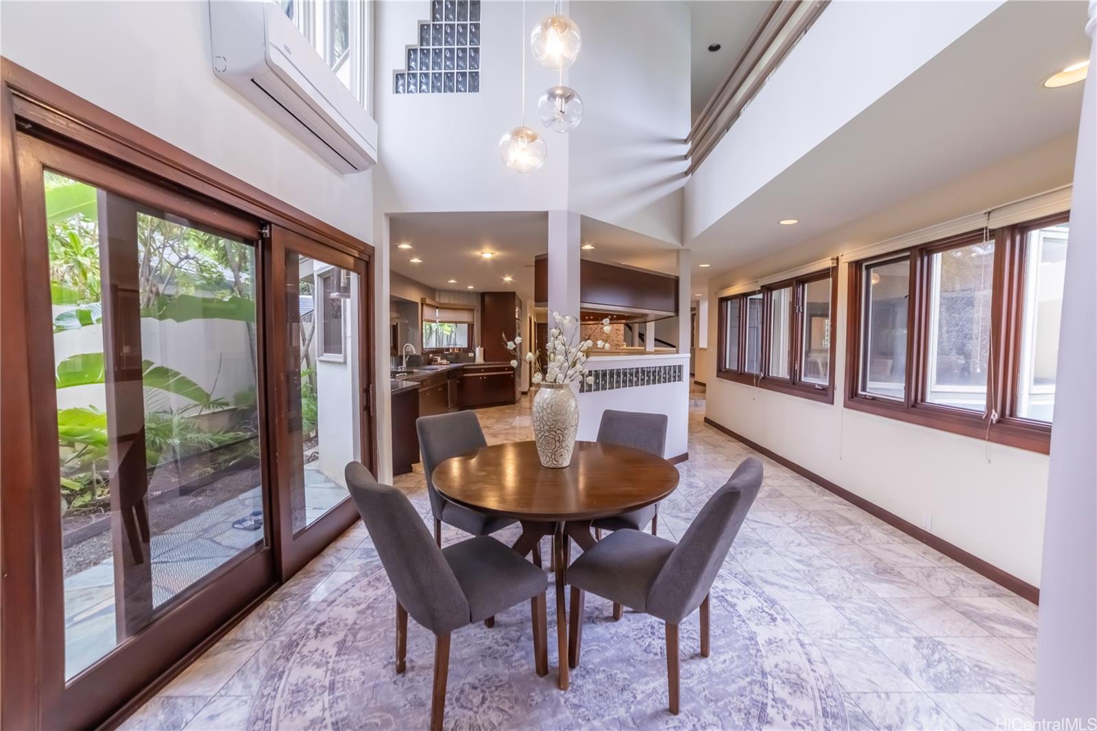 4640  Aukai Ave Kahala Area, Diamond Head home - photo 6 of 25