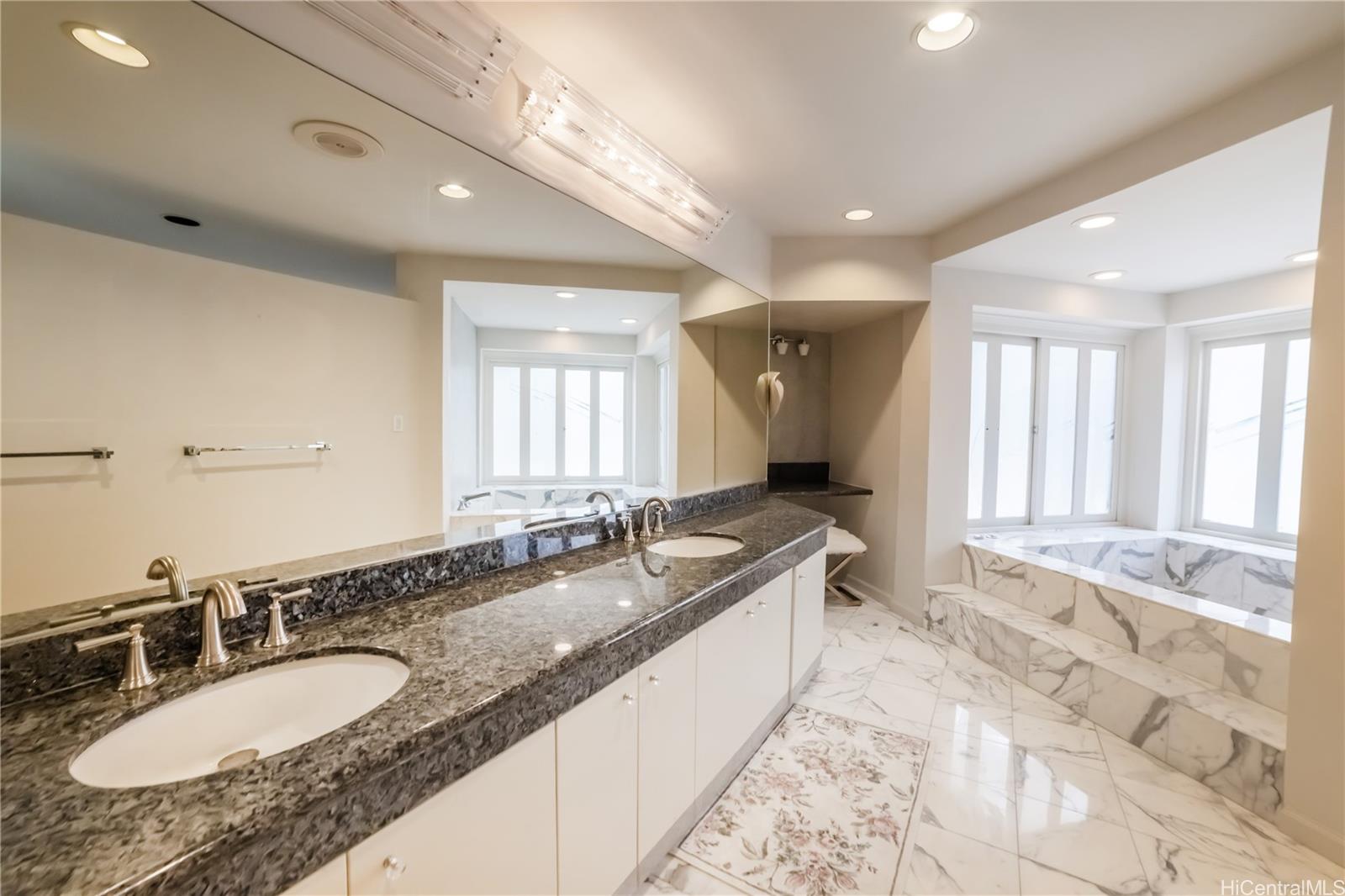 4640  Aukai Ave Kahala Area, Diamond Head home - photo 10 of 25