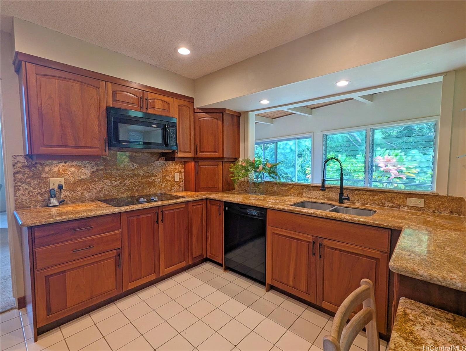 46-426  Hololio Street Haiku Plantation, Kaneohe home - photo 9 of 25