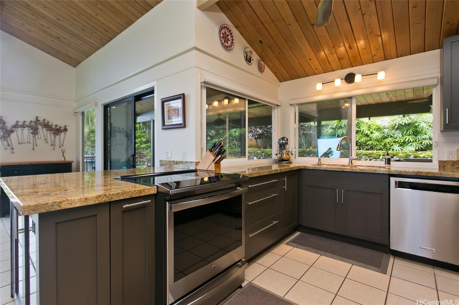 46-450  Hulupala Place Haiku Plantation, Kaneohe home - photo 11 of 24